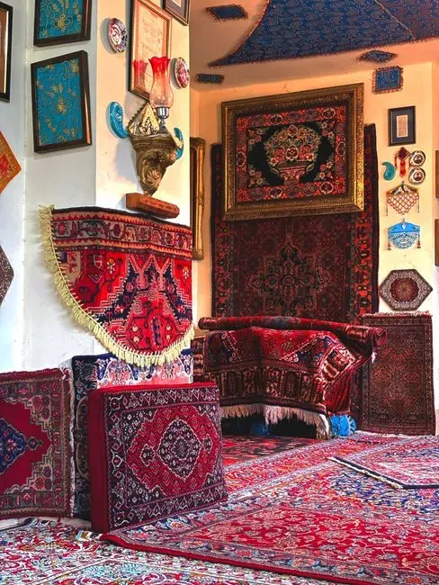 6. Wall-to-Wall Carpet in Main Living Areas (Image Credits: Pexels)