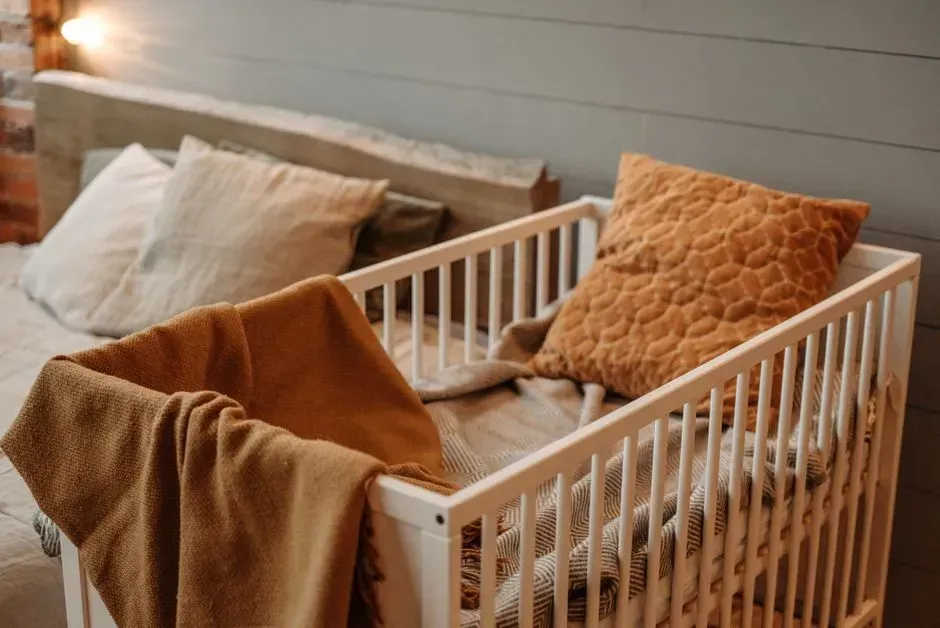 2. Loose blankets (Image Credits: Pexels)