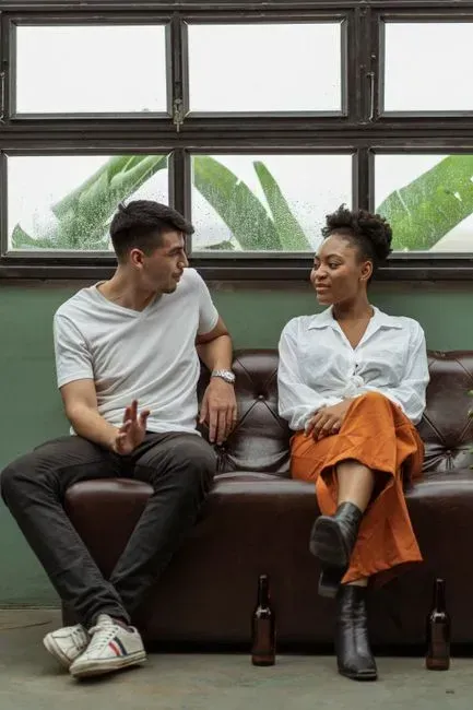 4. Conversations Feel Stiff and Unusually Short (Image Credits: Pexels)