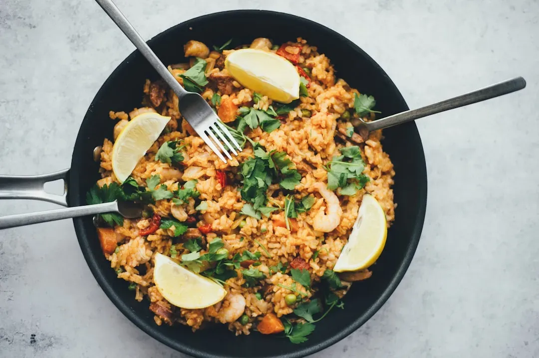Egg fried rice with frozen vegetables (Image Credits: Unsplash)