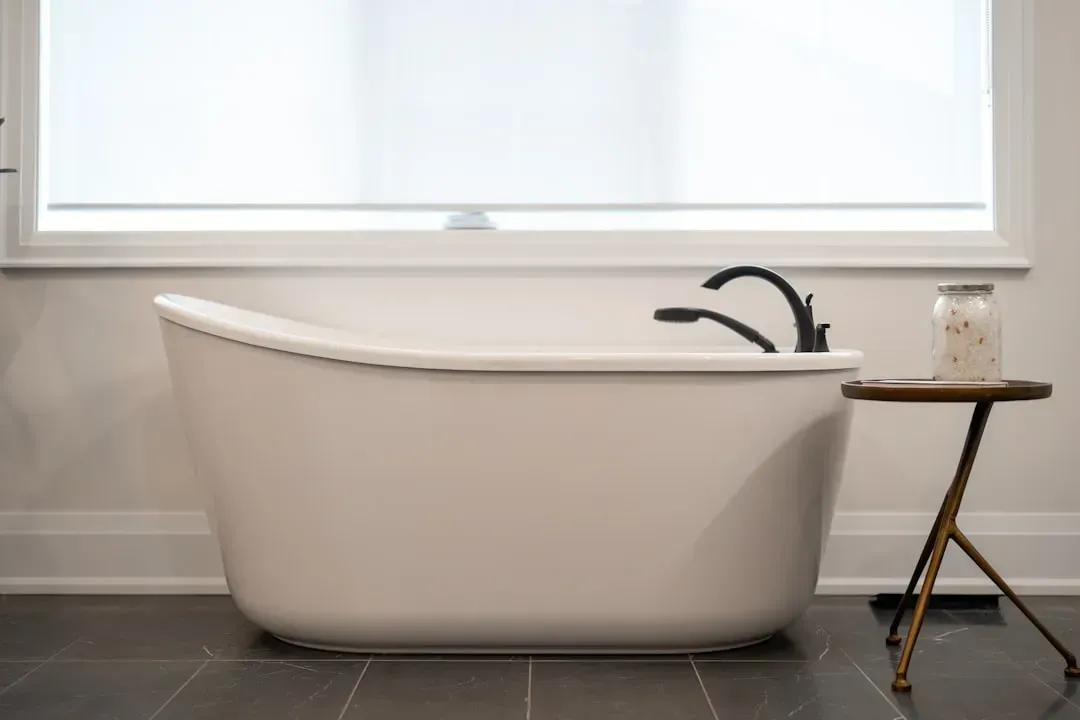Jetted Jacuzzi Tubs (Image Credits: Unsplash)