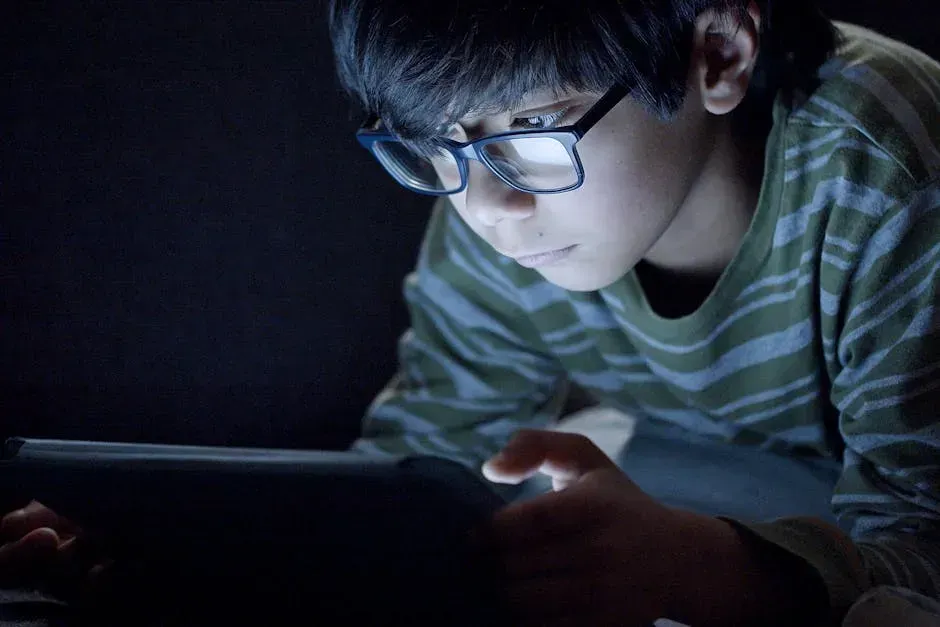 Screen Time, Blue Light, and the Case for Powering Down (Image Credits: Pexels)