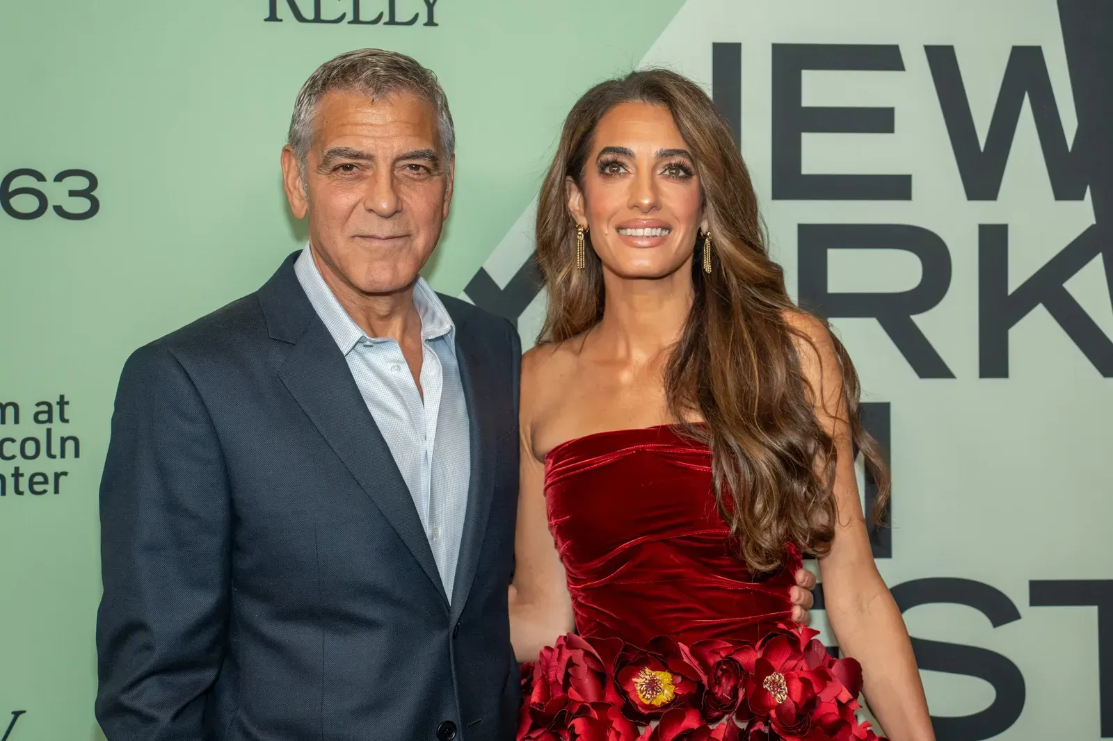 7. George Clooney and Amal Clooney (By Bryan Berlin, <a href="https://commons.wikimedia.org/w/index.php?curid=176333772" target="_blank" rel="noopener">CC BY-SA 4.0</a>)