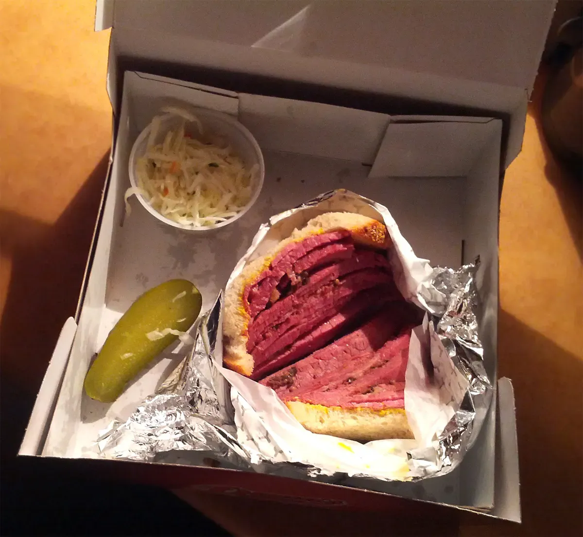 6. Treating the box like a doggy bag from a casual restaurant (By Gates of Ale, <a href="https://commons.wikimedia.org/w/index.php?curid=32875590" target="_blank" rel="noopener">CC BY-SA 3.0</a>)