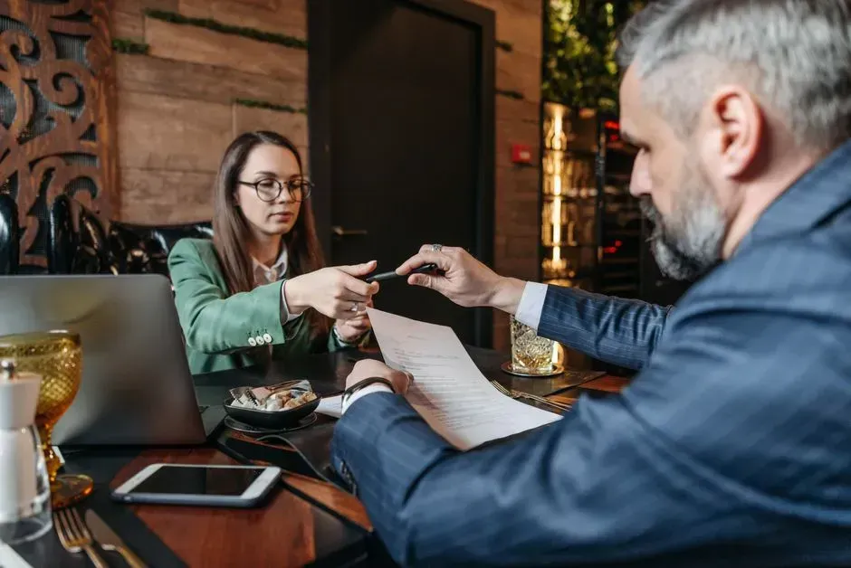 8. Falsifying a complaint to get a free meal (Image Credits: Pexels)