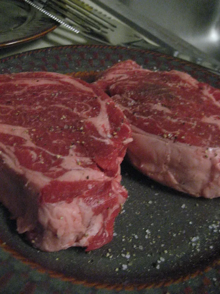 4. Chuck Eye Steak (petrr, Flickr, <a href="https://creativecommons.org/licenses/by/2.0/" target="_blank" rel="noopener">CC BY 2.0</a>)