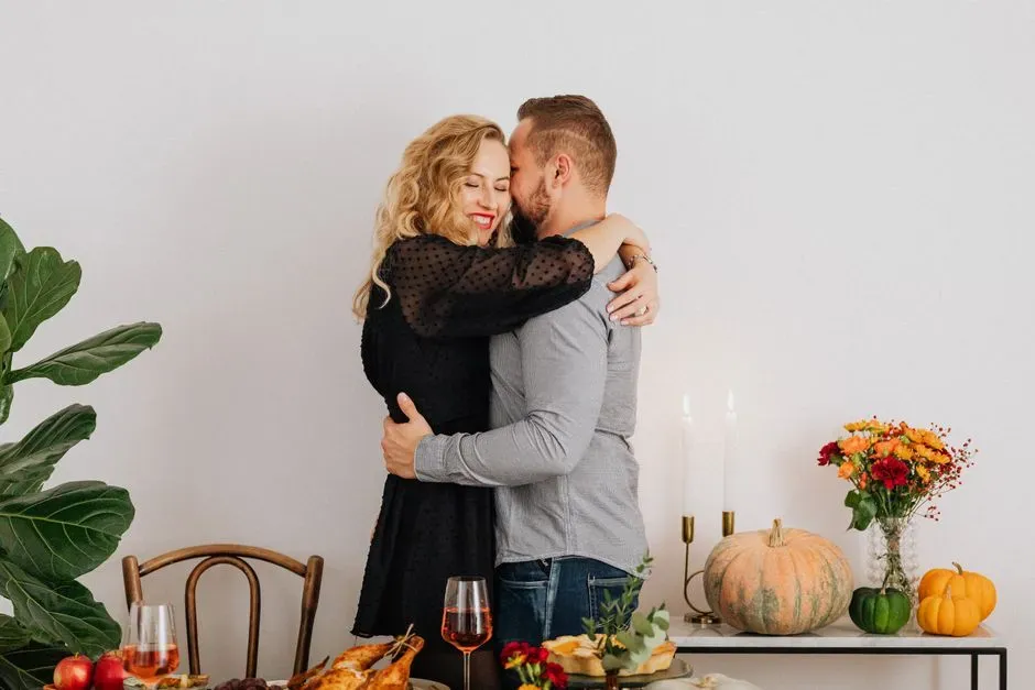 6. They Build a Steady Culture of Appreciation Rather Than Cataloging Your Faults (Image Credits: Pexels)