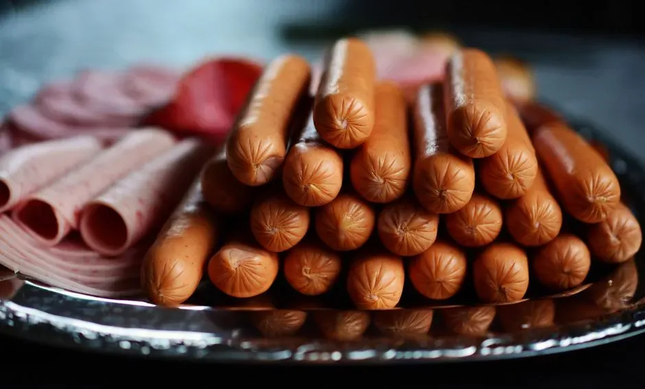 2. Whole or sliced hot dogs (Image Credits: Pexels)