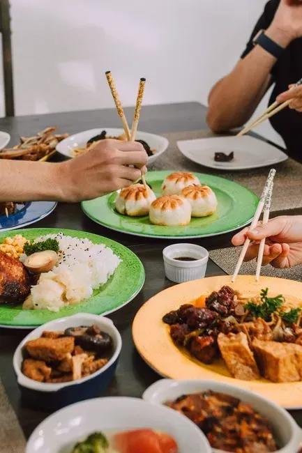9. Refusing to pass a dish along after taking your share (Image Credits: Pexels)