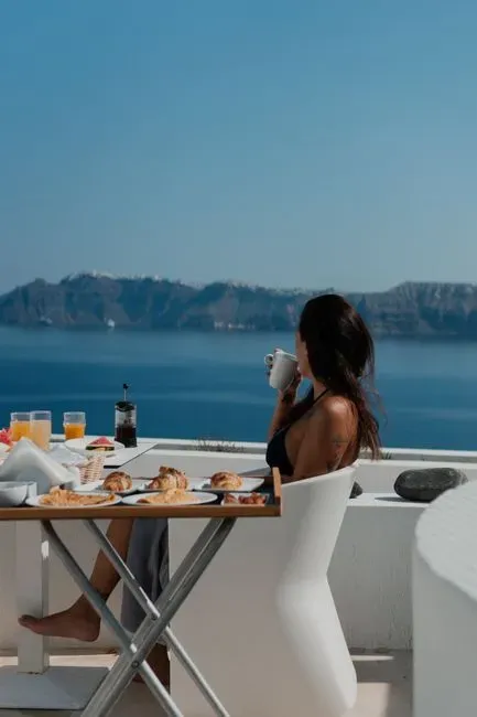 Greece: sunshine, tax breaks, and a genuine slowdown (Image Credits: Pexels)