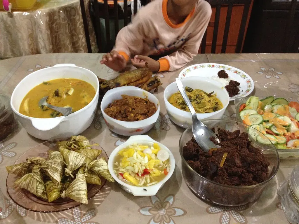 Whether the Child Eats a Late or Heavy Meal Close to Bedtime (cawanpink, Flickr, <a href="https://creativecommons.org/licenses/by/2.0/" target="_blank" rel="noopener">CC BY 2.0</a>)