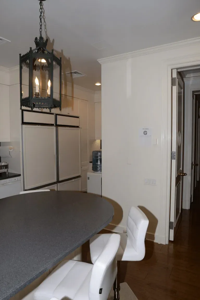 Dark Granite Countertops (Image Credits: By Federal Bureau of Investigation, <a href="https://commons.wikimedia.org/w/index.php?curid=180419941" target="_blank" rel="noopener">Public domain</a>)