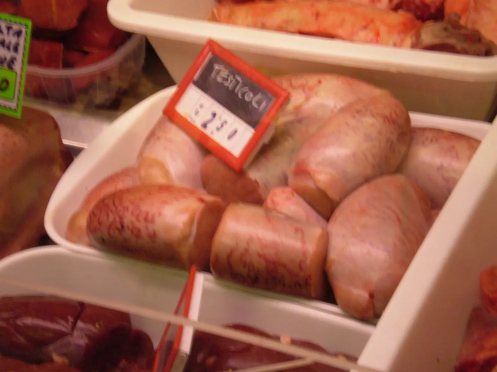4. Rocky Mountain oysters (Image Credits: By Lucarelli, <a href="https://commons.wikimedia.org/w/index.php?curid=2358941" target="_blank" rel="noopener">Public domain</a>)