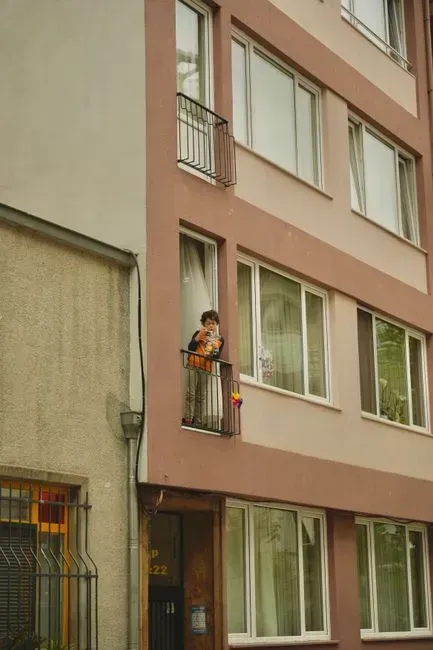 11. Gossiping or Venting About Neighbors Online (Image Credits: Pexels)
