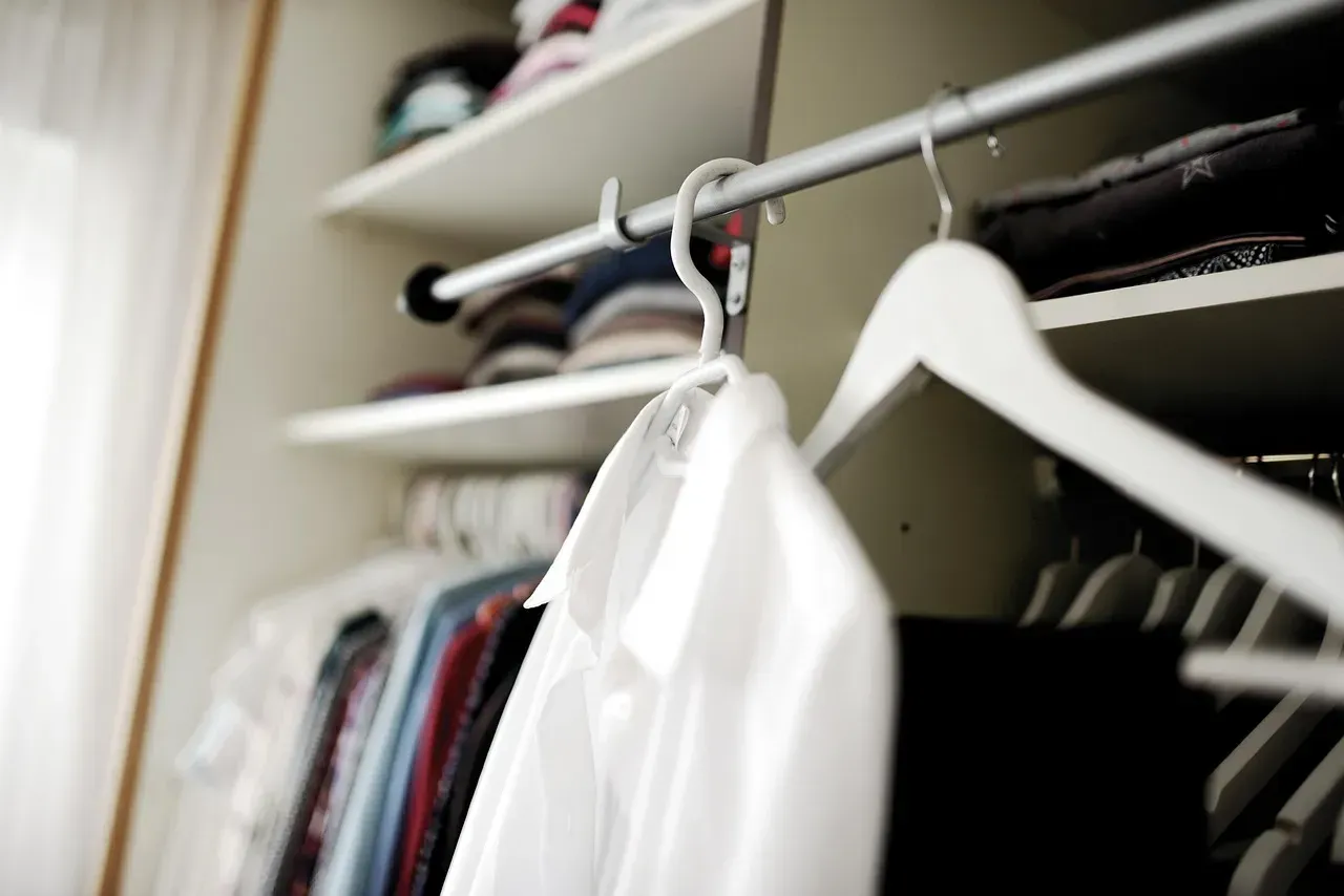 6. Simplify Your Wardrobe with Seasonal Rotation (Image Credits: Pixabay)