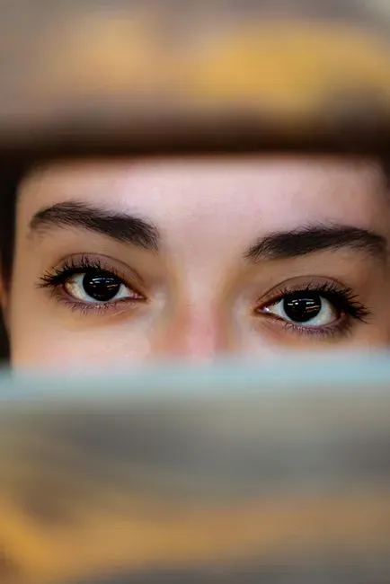 2. Where the Eyes Go During Conversation (Image Credits: Pexels)