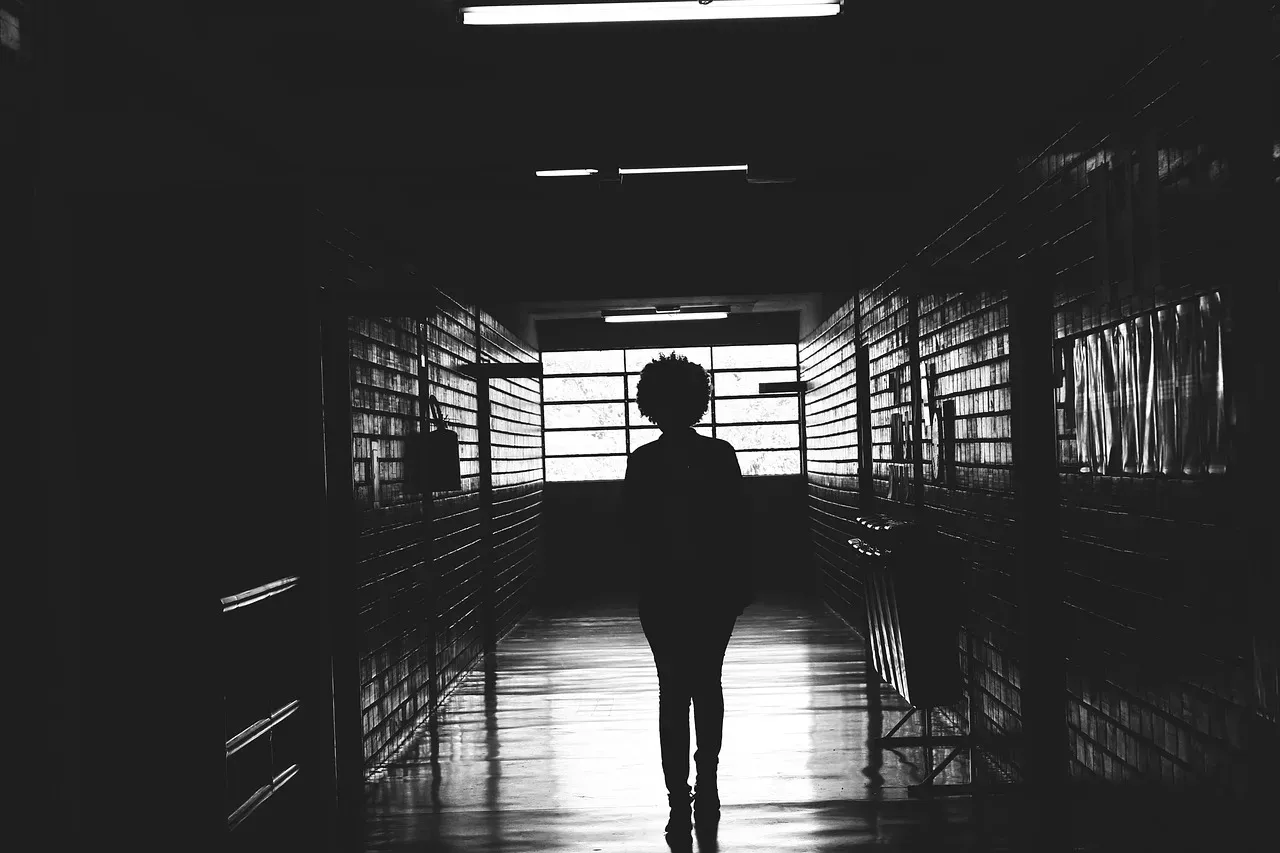 The Speed of Your Walk Signals More Than You Expect (Image Credits: Pixabay)