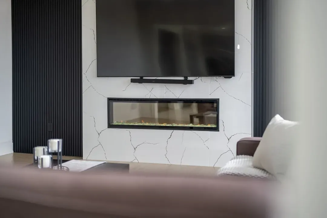 No clear focal point in the room (Image Credits: Unsplash)