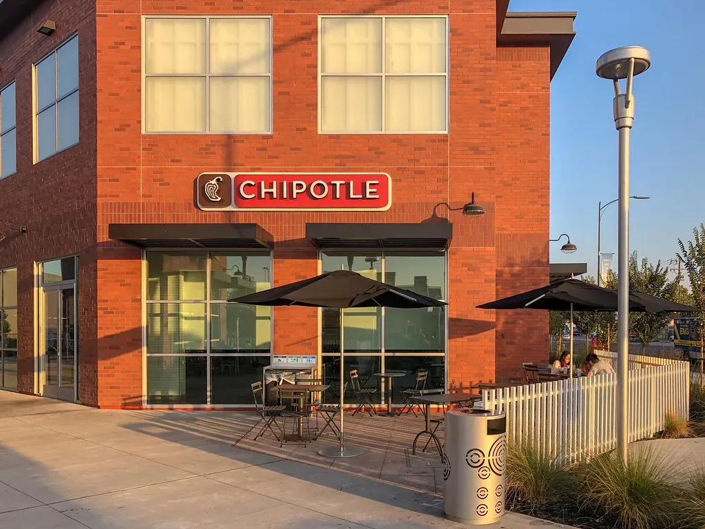 8. Chipotle (willbuckner, Flickr, <a href="https://creativecommons.org/licenses/by/2.0/" target="_blank" rel="noopener">CC BY 2.0</a>)