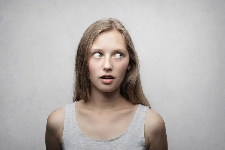3. Rolling Their Eyes or Using Dismissive Body Language (Image Credits: Pexels)