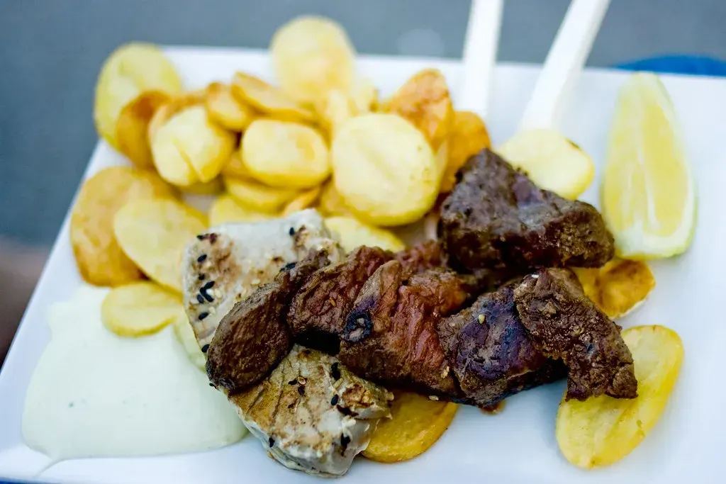 Surf and Turf Combos (kadluba, Flickr, <a href="https://creativecommons.org/licenses/by-sa/2.0/" target="_blank" rel="noopener">CC BY-SA 2.0</a>)