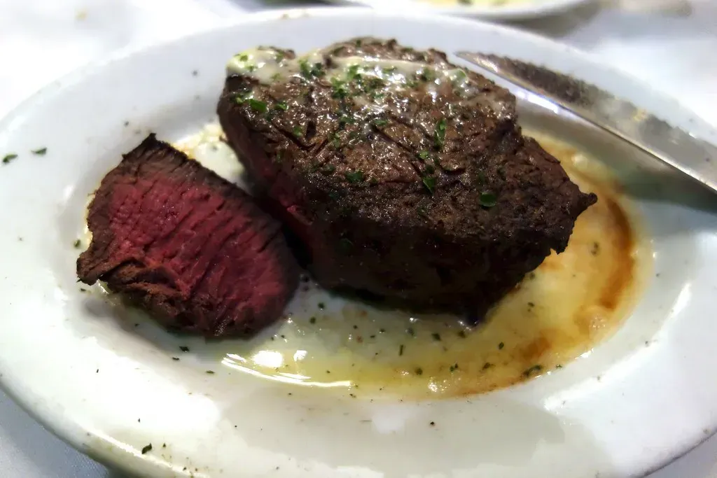 4. Denver Steak (pelican, Flickr, <a href="https://creativecommons.org/licenses/by-sa/2.0/" target="_blank" rel="noopener">CC BY-SA 2.0</a>)