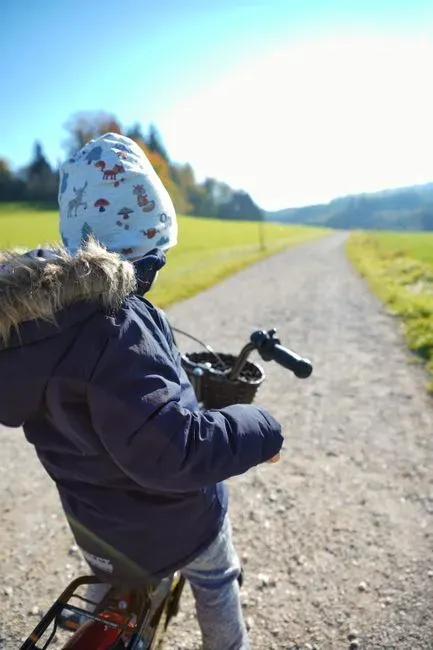 6. Bike helmets were basically optional, if they existed at all (Image Credits: Pexels)