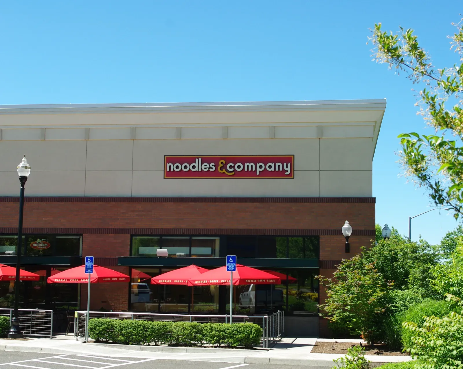 11. Noodles & Company (Image Credits: By M.O. Stevens, <a href="https://commons.wikimedia.org/w/index.php?curid=26987698" target="_blank" rel="noopener">CC BY-SA 3.0</a>)