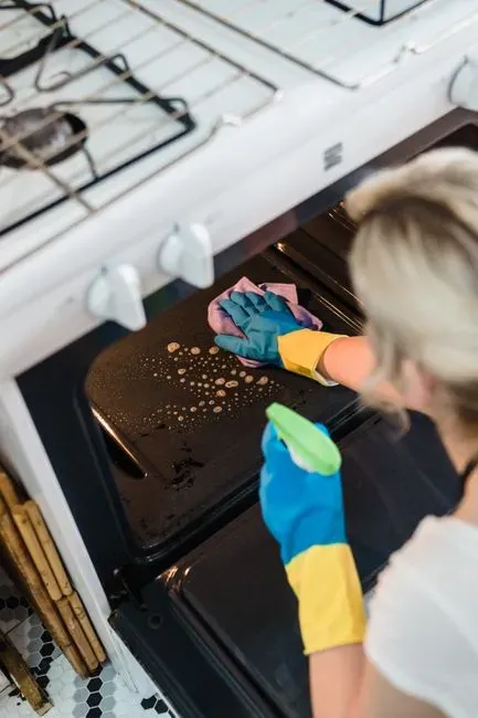 The Hidden Problem With Grease Buildup (Image Credits: Pexels)