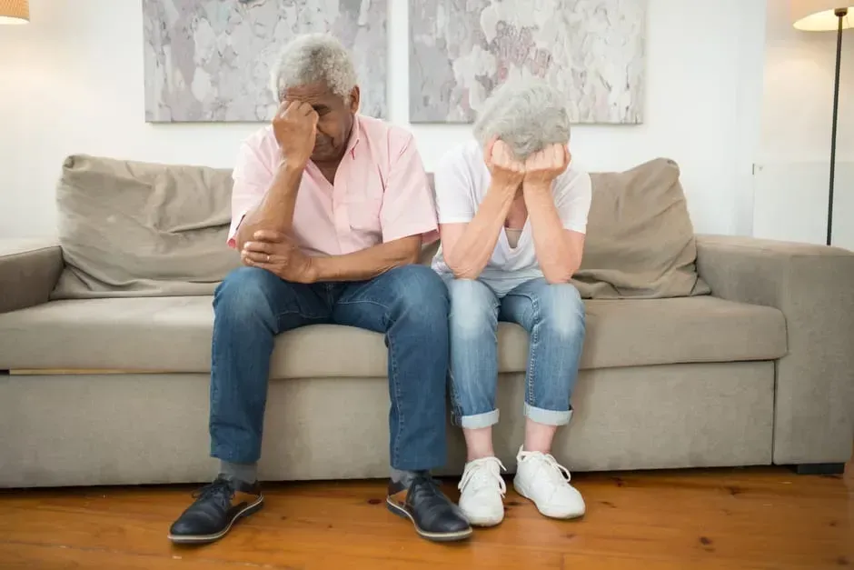 6. Staying in a Relationship Long Past Its Natural End (Image Credits: Pexels)