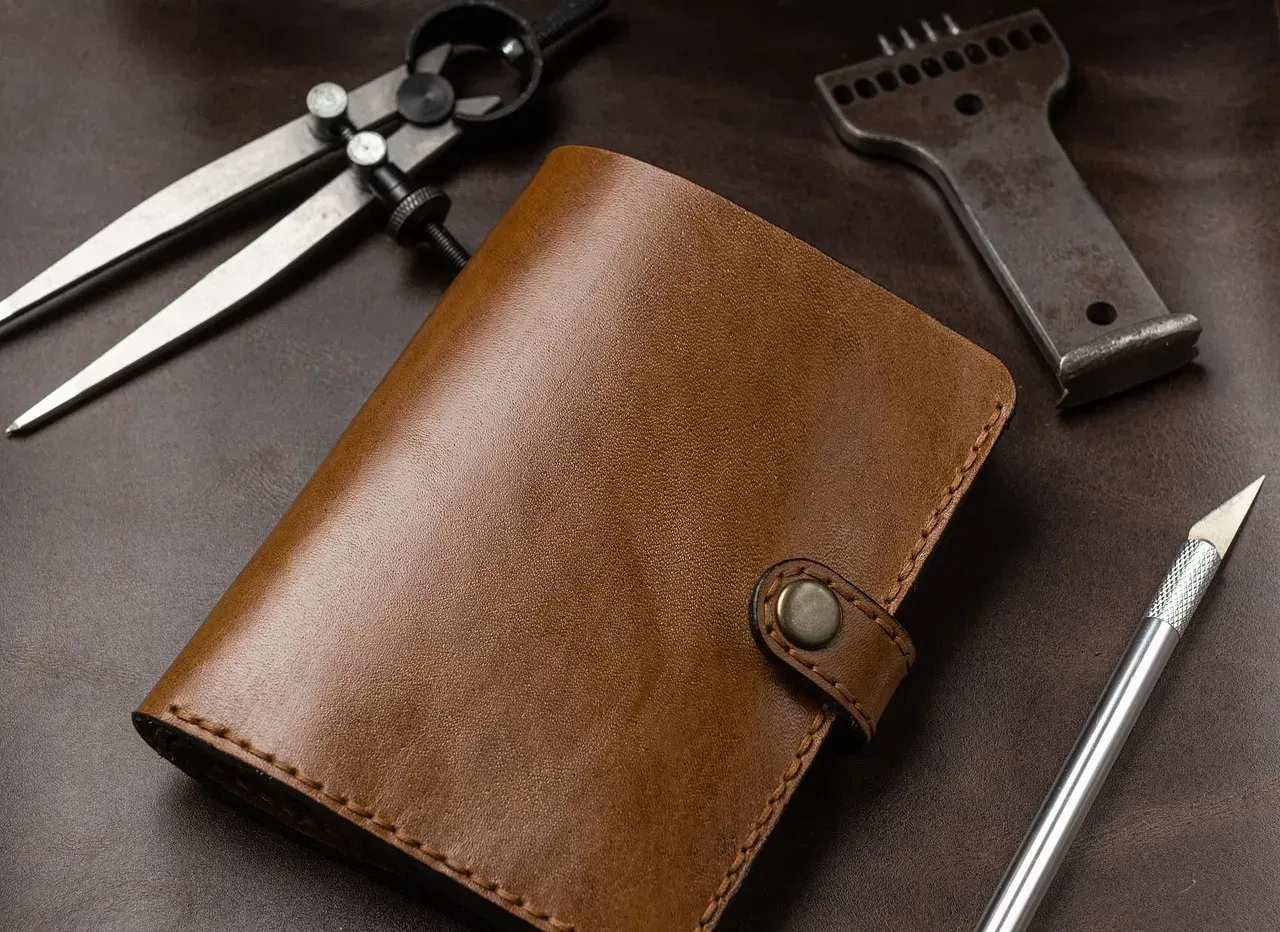 1. Plain leather goods with no visible branding (Image Credits: Pixabay)