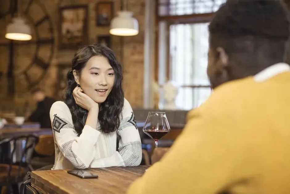 Talking about money on a first date (Image Credits: Pexels)