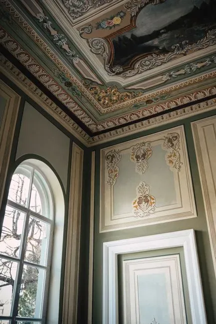 5. A Ceiling Treated as a Design Element (Image Credits: Pexels)