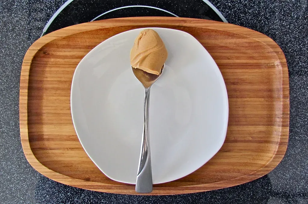4. Chunky peanut butter or spoonfuls of nut butter (robinmcnicoll, Flickr, <a href="https://creativecommons.org/licenses/by/2.0/" target="_blank" rel="noopener">CC BY 2.0</a>)