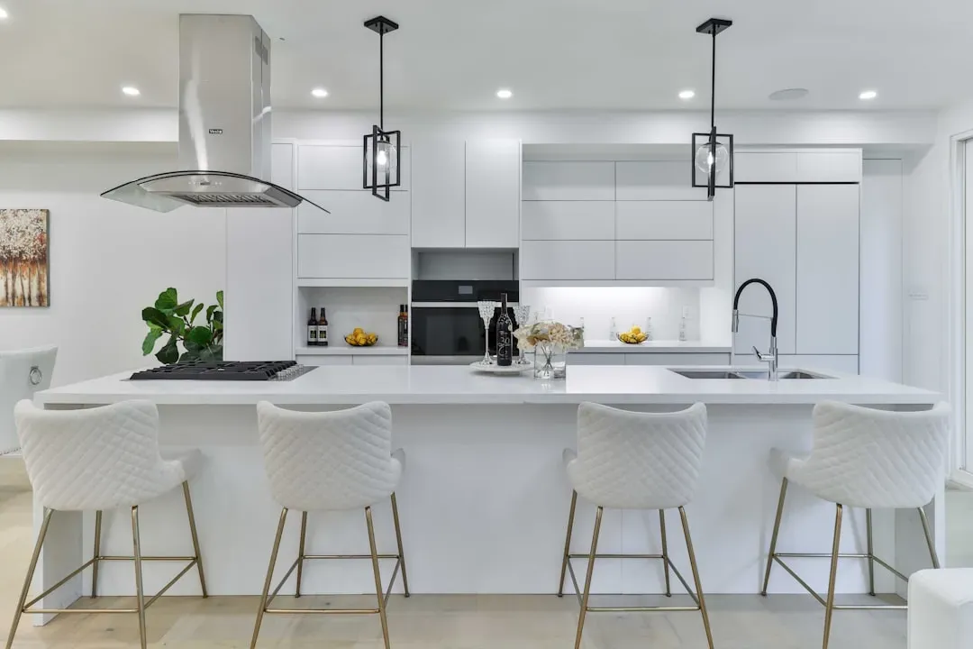 The All-White Kitchen (Image Credits: Unsplash)