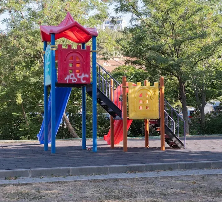 2. Letting Kids Play Outside Without Supervision (Image Credits: Pexels)