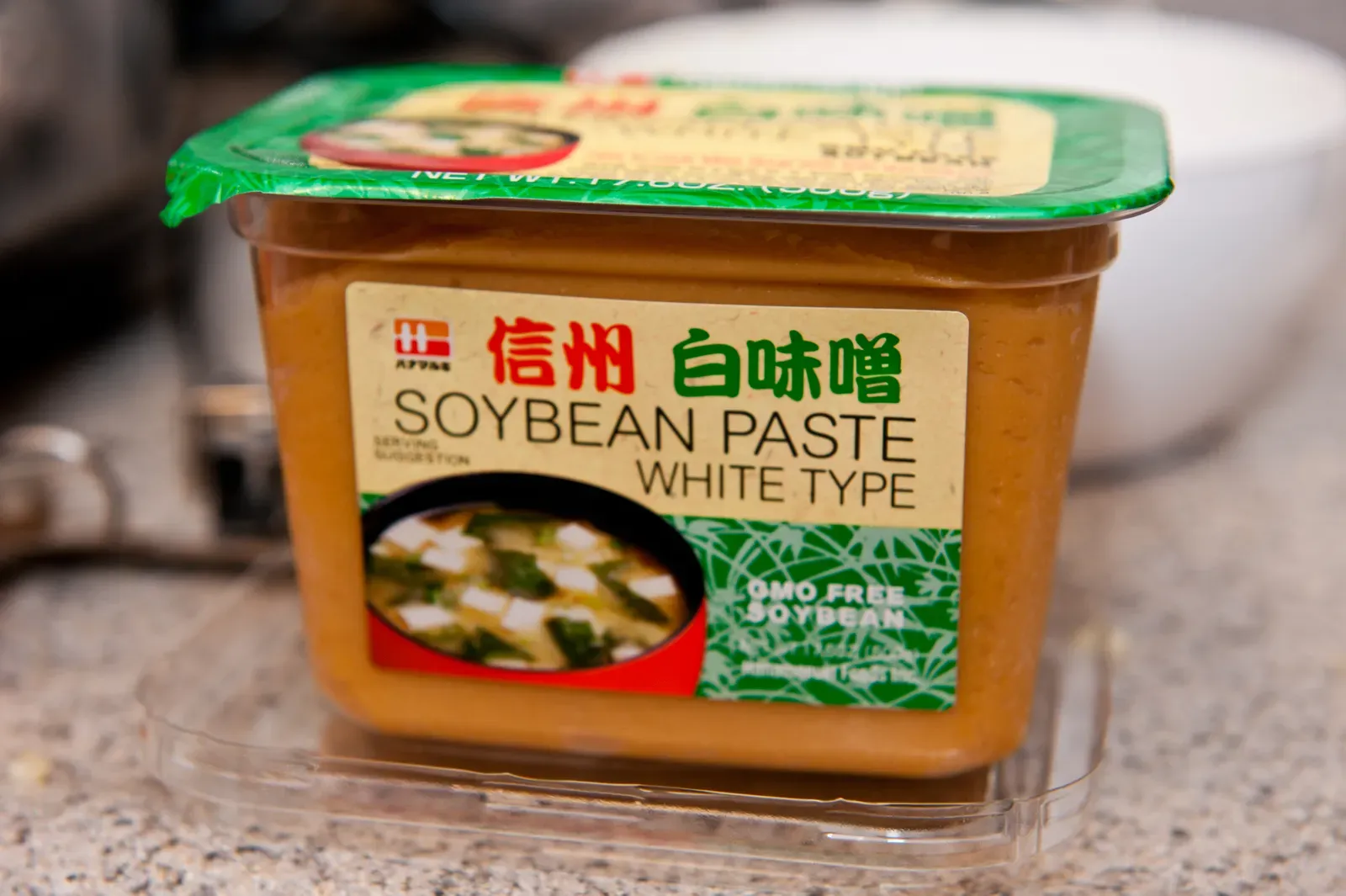 Miso and chocolate (By star5112, <a href="https://commons.wikimedia.org/w/index.php?curid=118085571" target="_blank" rel="noopener">CC BY-SA 2.0</a>)