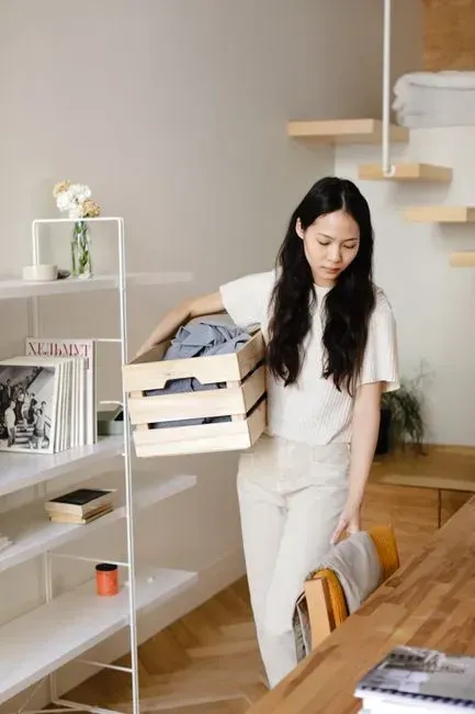 4. Small Tidying Happens Daily, Not Just on Weekends (Image Credits: Pexels)