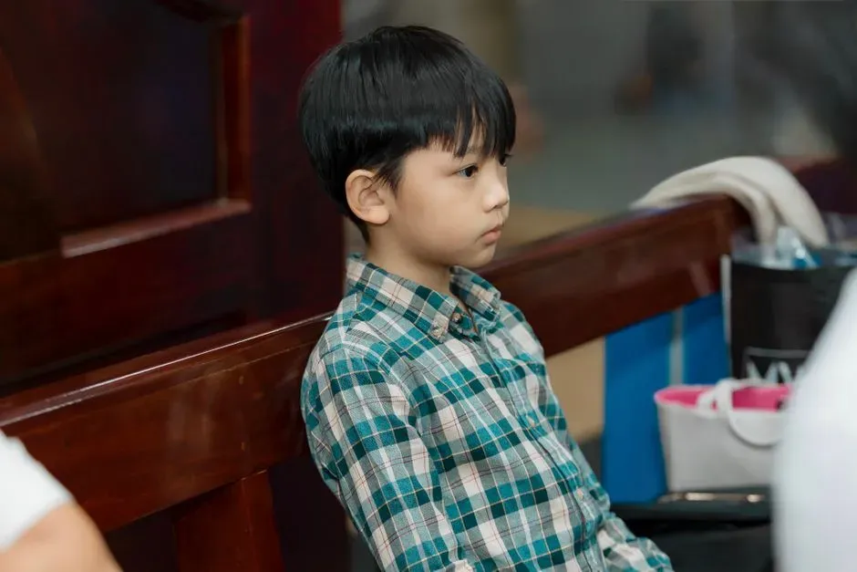 2. Waiting their turn without being told (Image Credits: Pexels)