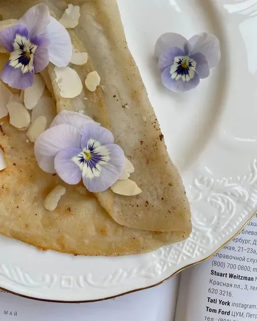 5. Edible Flowers as Garnish (Image Credits: Pexels)