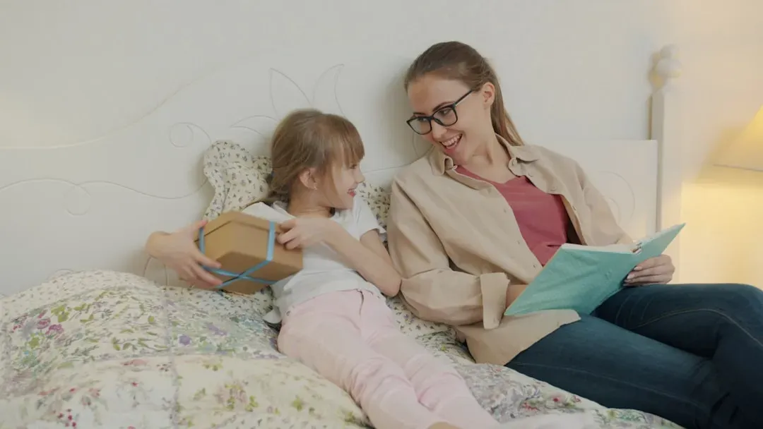 Whether the Bedtime Routine Includes Genuine Parent-Child Connection (Image Credits: Unsplash)