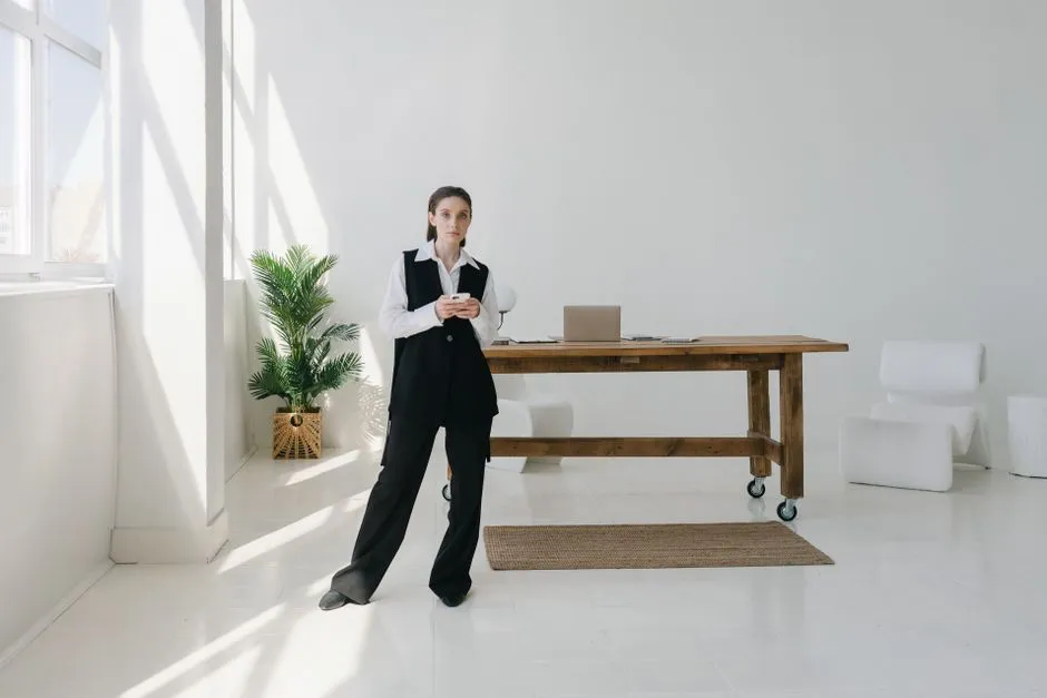 Career Minimalism and the Rejection of the Corporate Ladder (Image Credits: Pexels)