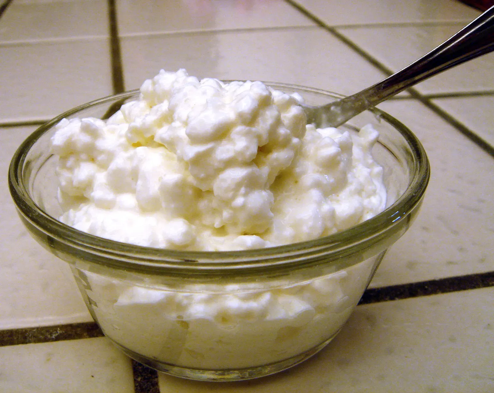 1. Cottage Cheese - The Undisputed Nutritional Champion (Image Credits: I created this work entirely by myself., <a href="https://commons.wikimedia.org/w/index.php?curid=6808204" target="_blank" rel="noopener">CC BY-SA 3.0</a>)