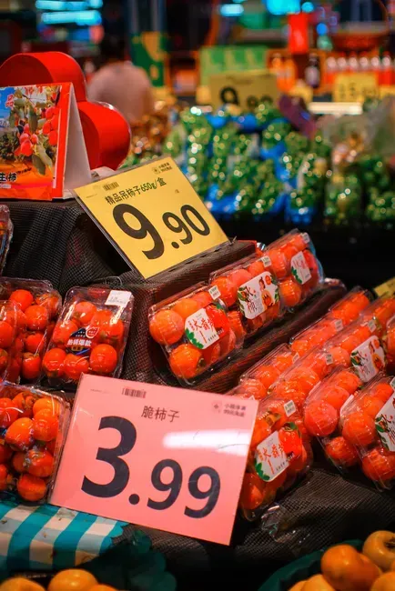2. Comparing Unit Prices Instead of Sticker Prices (Image Credits: Pexels)