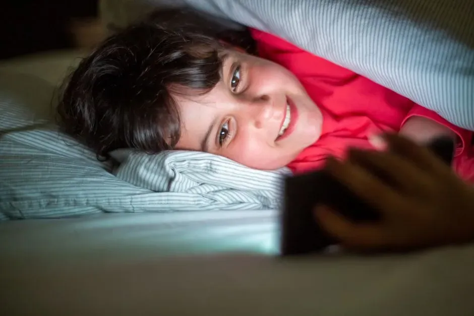 Whether Screens Are Switched Off Well Before Bed (Image Credits: Pexels)