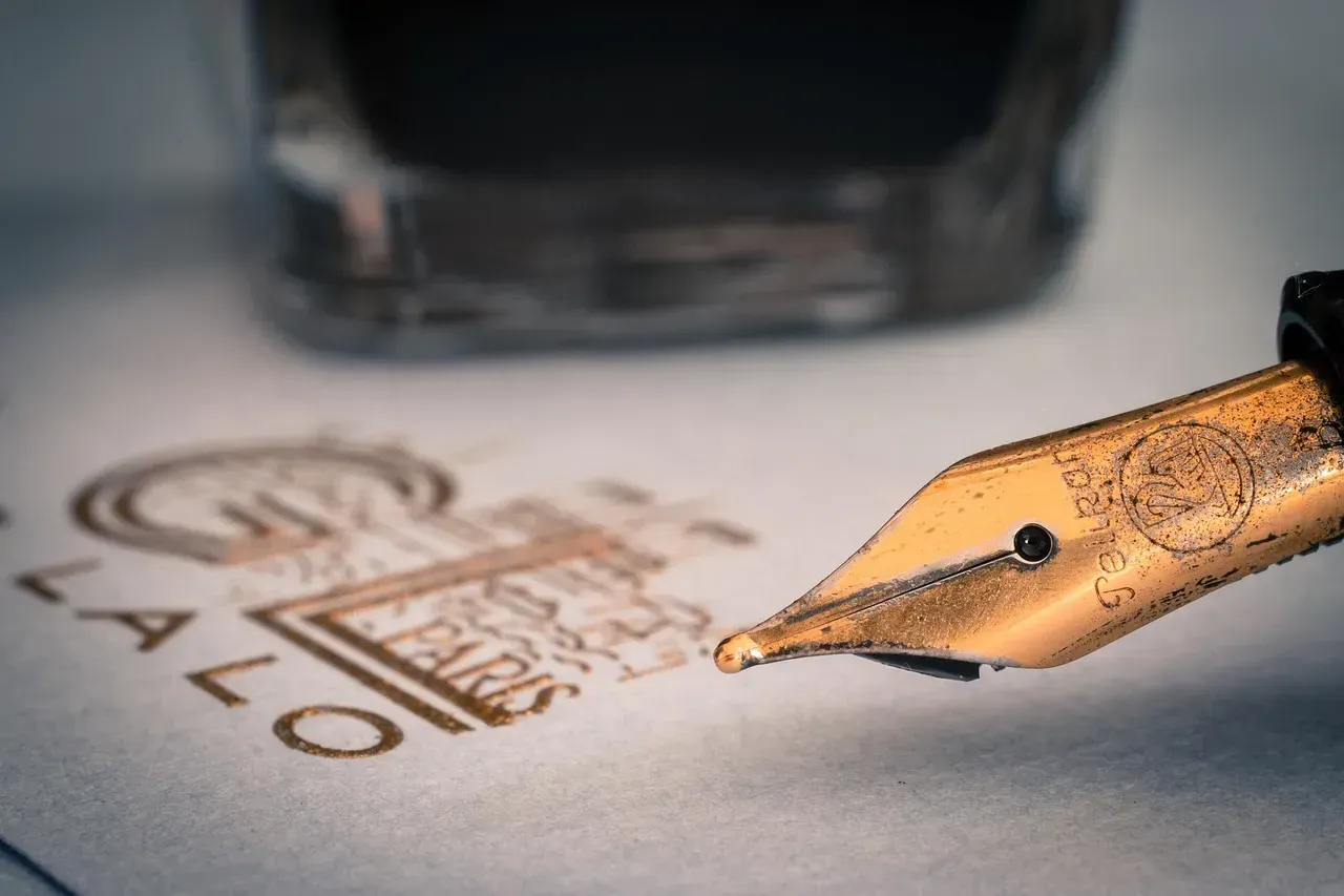 5. Writing letters or notes between dates (Image Credits: Pixabay)