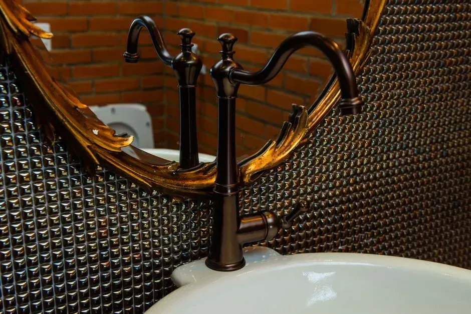 3. Oil-Rubbed Bronze Fixtures Stuck in the Mid-2010s (Image Credits: Pexels)