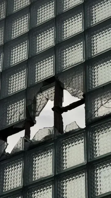 The debate over broken windows (Image Credits: Pexels)