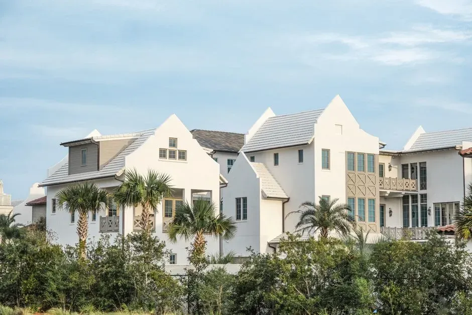 Curb appeal matters even more as inventory rises (Image Credits: Pexels)
