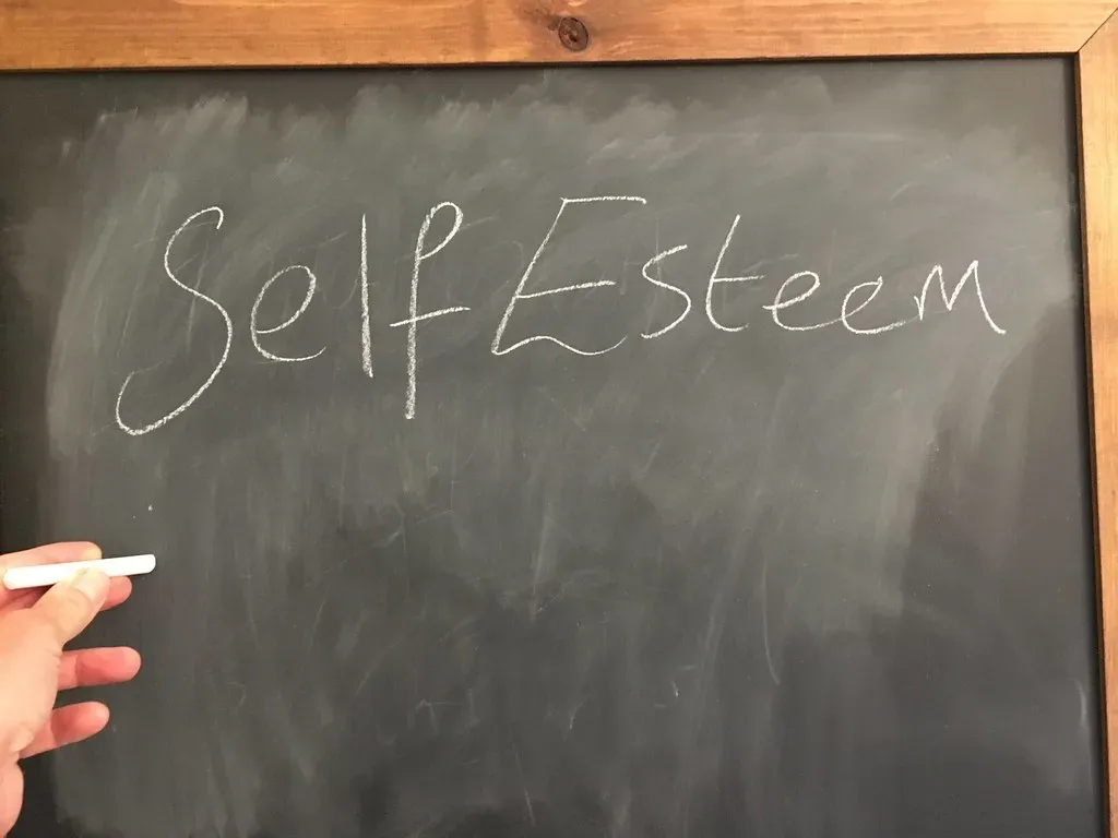Your Self-Esteem Is Quietly Setting the Ceiling on What You'll Accept (jeffdjevdet, Flickr, <a href="https://creativecommons.org/licenses/by/2.0/" target="_blank" rel="noopener">CC BY 2.0</a>)
